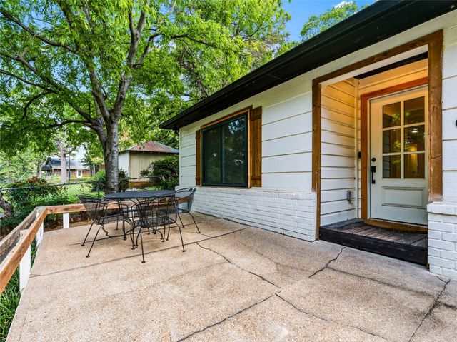627 Francks Circle, Shady Shores, TX 76208