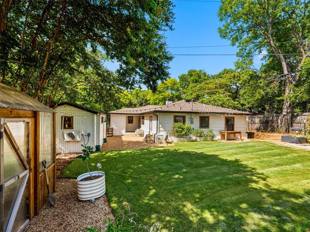 627 Francks Circle, Shady Shores, TX 76208
