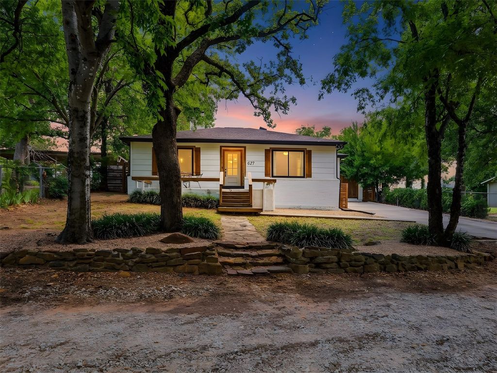 627 Francks Circle, Shady Shores, TX 76208