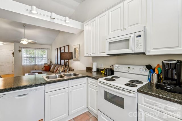 329 W Mcneely Avenue, Mooresville, NC 28115