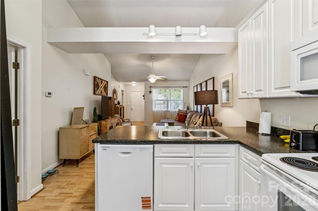 329 W Mcneely Avenue, Mooresville, NC 28115