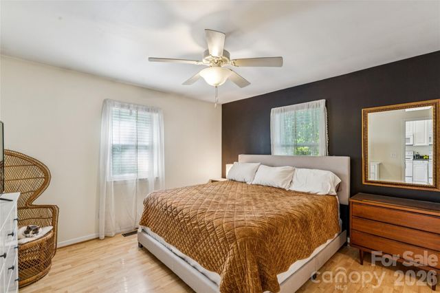 329 W Mcneely Avenue, Mooresville, NC 28115