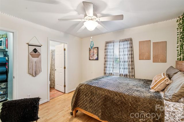 329 W Mcneely Avenue, Mooresville, NC 28115