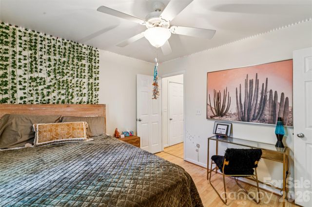 329 W Mcneely Avenue, Mooresville, NC 28115