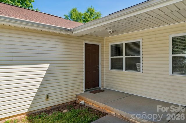329 W Mcneely Avenue, Mooresville, NC 28115