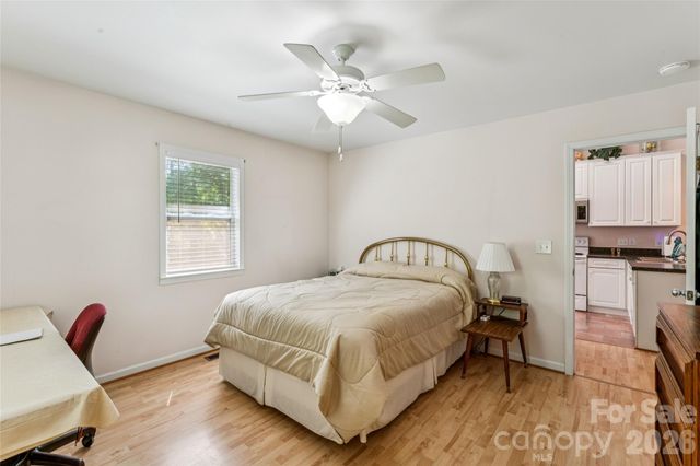 329 W Mcneely Avenue, Mooresville, NC 28115