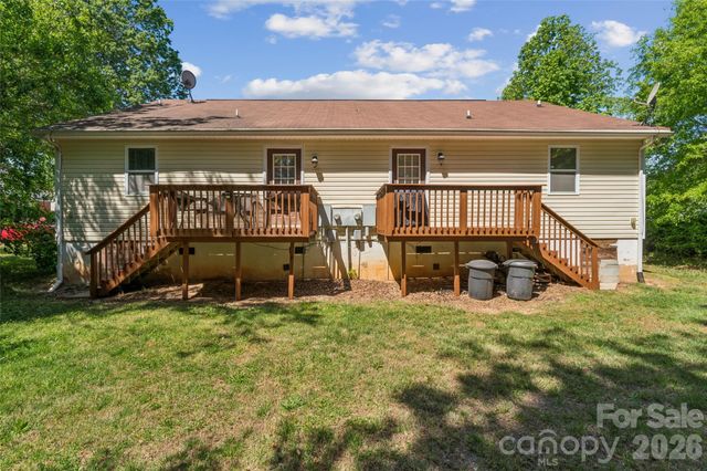 329 W Mcneely Avenue, Mooresville, NC 28115