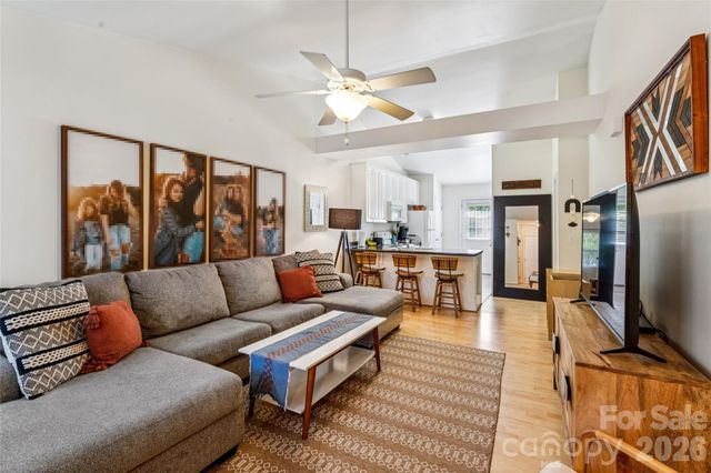 329 W Mcneely Avenue, Mooresville, NC 28115