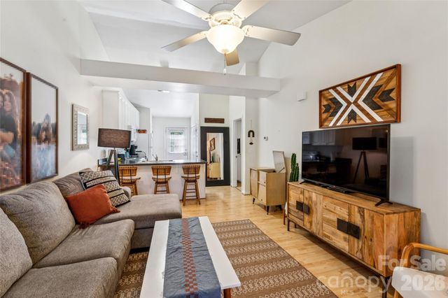 329 W Mcneely Avenue, Mooresville, NC 28115