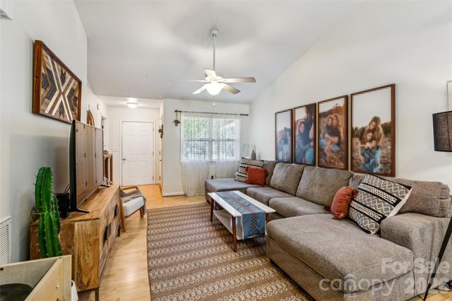 329 W Mcneely Avenue, Mooresville, NC 28115