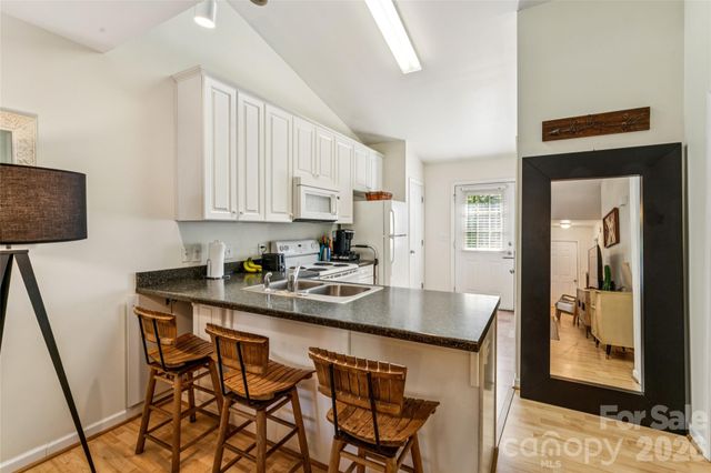 329 W Mcneely Avenue, Mooresville, NC 28115