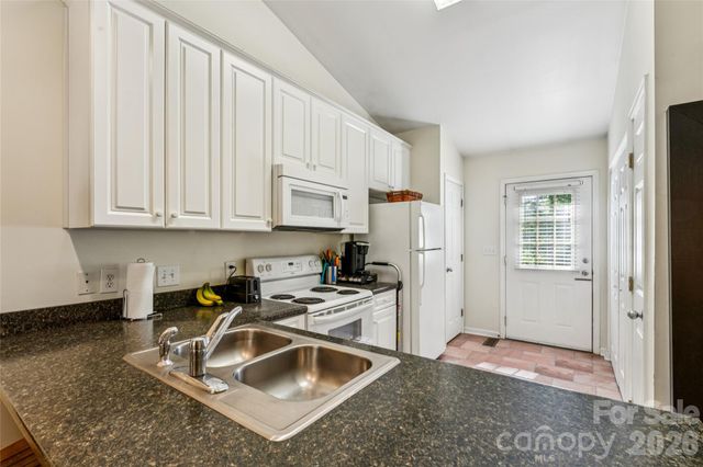 329 W Mcneely Avenue, Mooresville, NC 28115