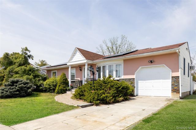 88 14th Street, Hicksville, NY 11801