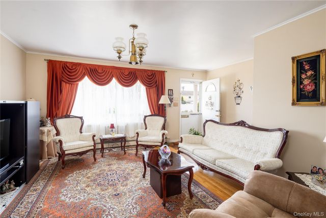 88 14th Street, Hicksville, NY 11801