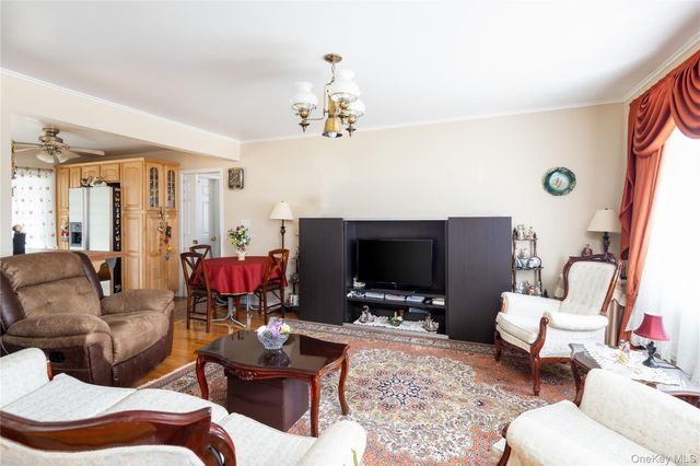 88 14th Street, Hicksville, NY 11801