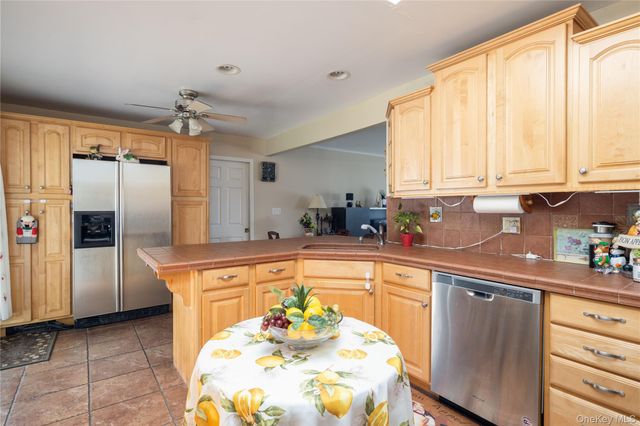 88 14th Street, Hicksville, NY 11801