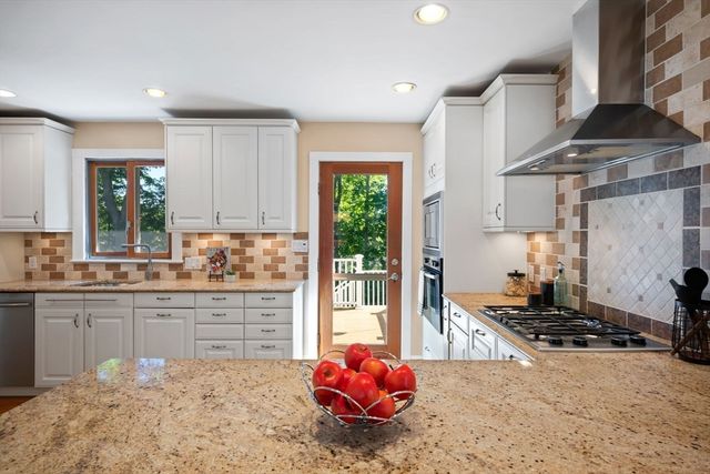 32 Pilgrim Road, Marblehead, MA 01945