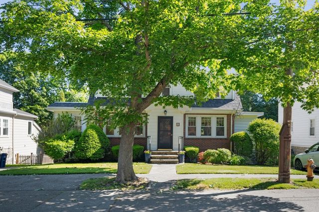 32 Pilgrim Road, Marblehead, MA 01945