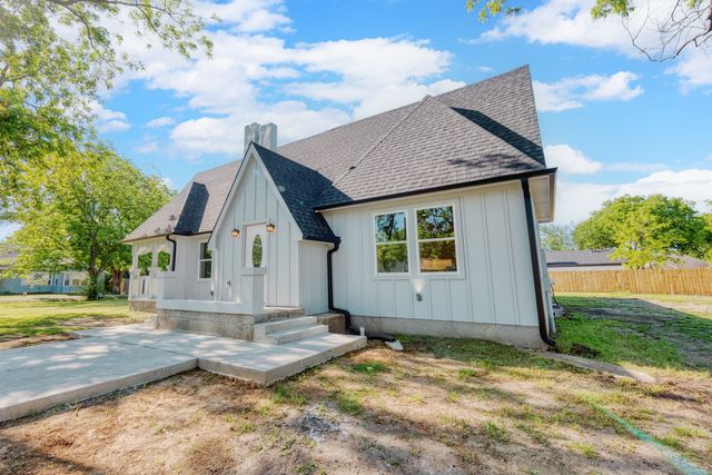 808 N Main Street, Tioga, TX 76233