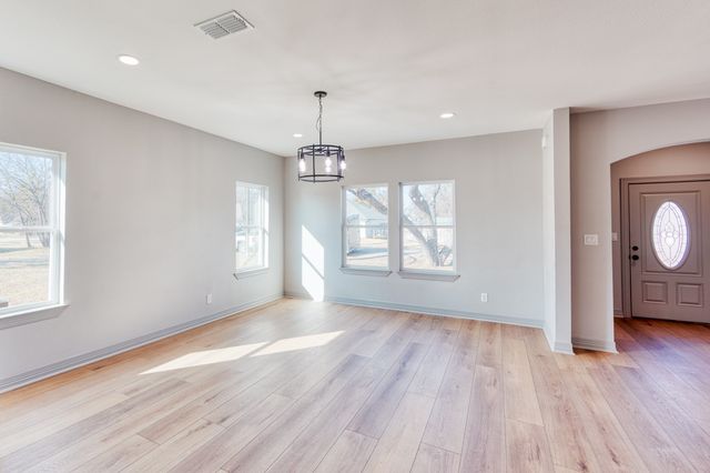 808 N Main Street, Tioga, TX 76233