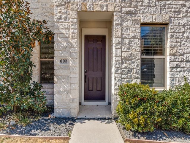 608 Aspen Valley Lane, Dallas, TX 75208