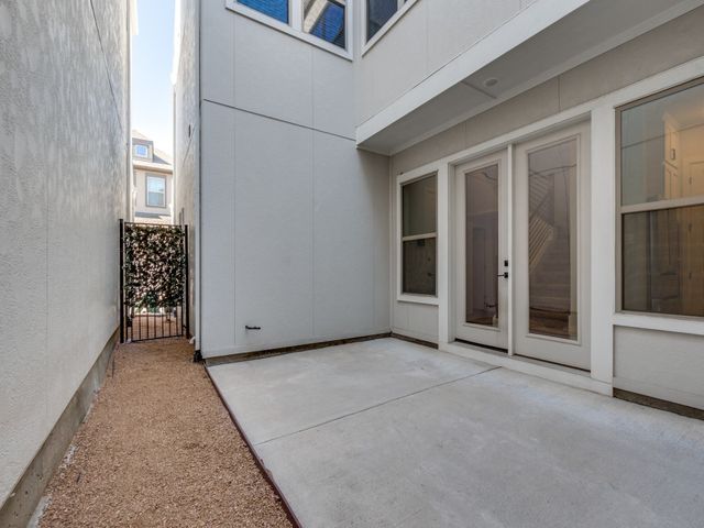 608 Aspen Valley Lane, Dallas, TX 75208