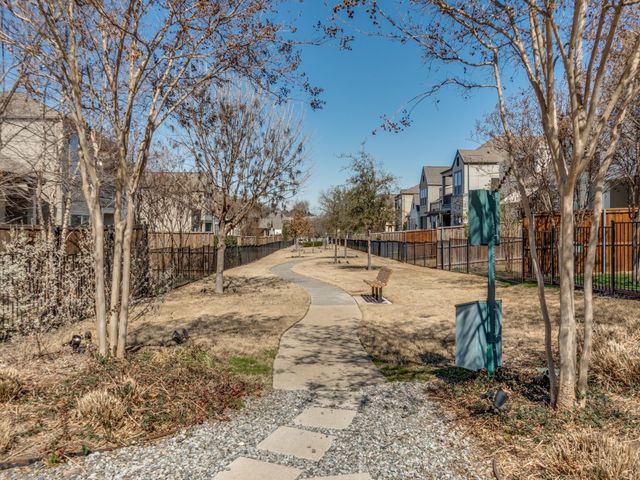 608 Aspen Valley Lane, Dallas, TX 75208