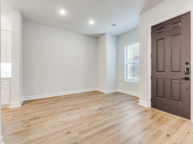 608 Aspen Valley Lane, Dallas, TX 75208