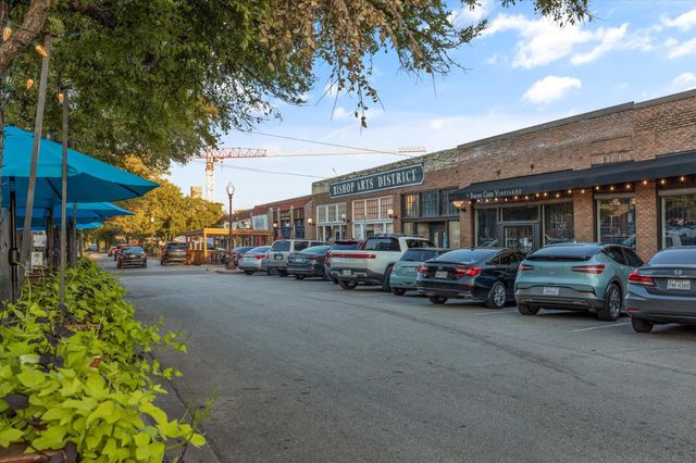 608 Aspen Valley Lane, Dallas, TX 75208