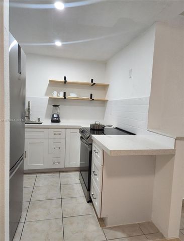 666 W 81st St 209, Hialeah, FL 33014