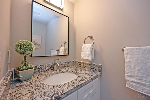 7858 Yellowwood Drive, Mason, OH 45040