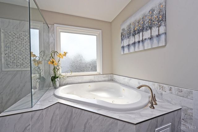 7858 Yellowwood Drive, Mason, OH 45040