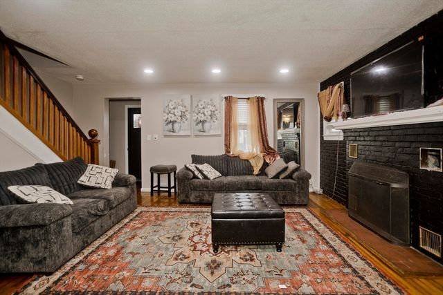 35 Merrimac Ave, Springfield, MA 01105