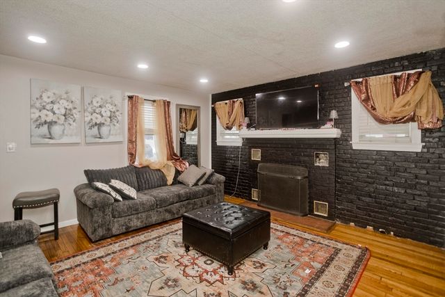 35 Merrimac Ave, Springfield, MA 01105