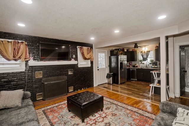 35 Merrimac Ave, Springfield, MA 01105