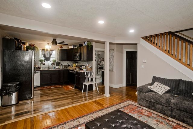 35 Merrimac Ave, Springfield, MA 01105