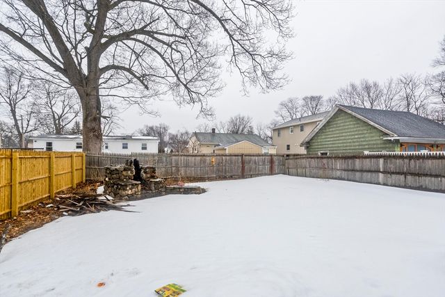 35 Merrimac Ave, Springfield, MA 01105