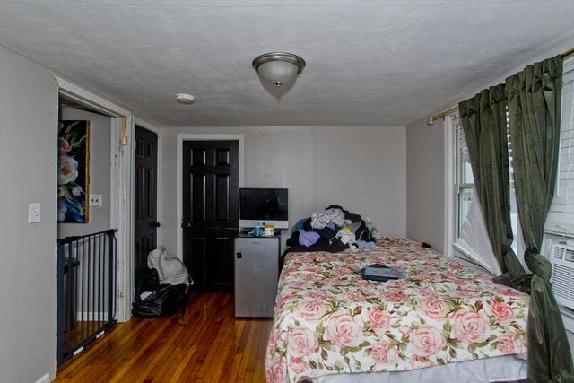 35 Merrimac Ave, Springfield, MA 01105