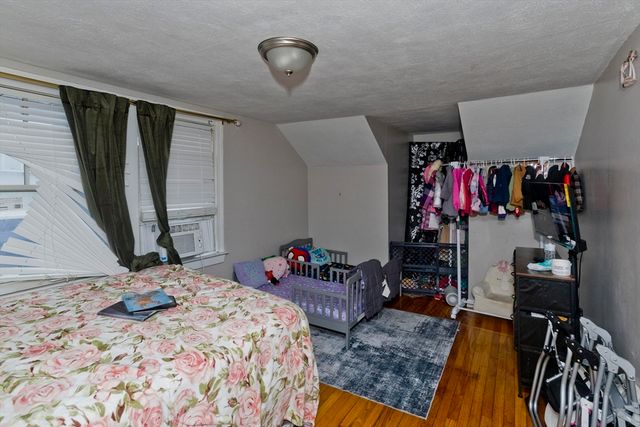 35 Merrimac Ave, Springfield, MA 01105