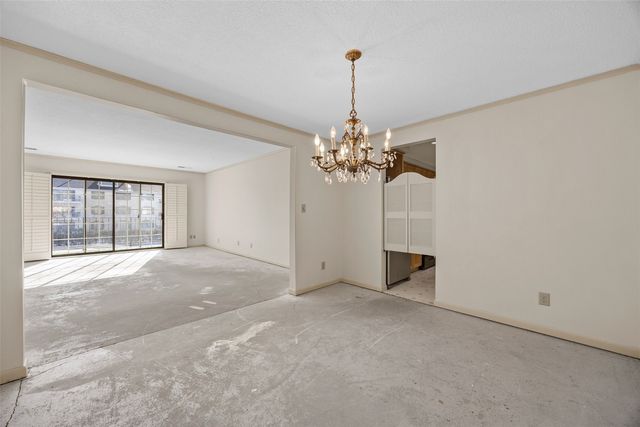 130 Thompson Dr SE 210, Cedar Rapids, IA 52403