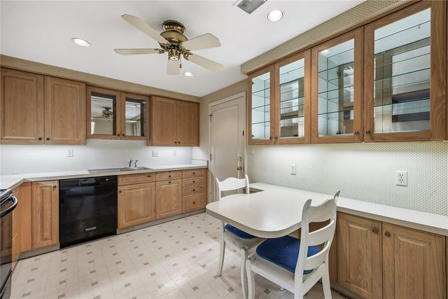 130 Thompson Dr SE 210, Cedar Rapids, IA 52403