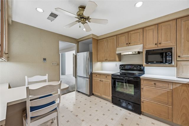 130 Thompson Dr SE 210, Cedar Rapids, IA 52403