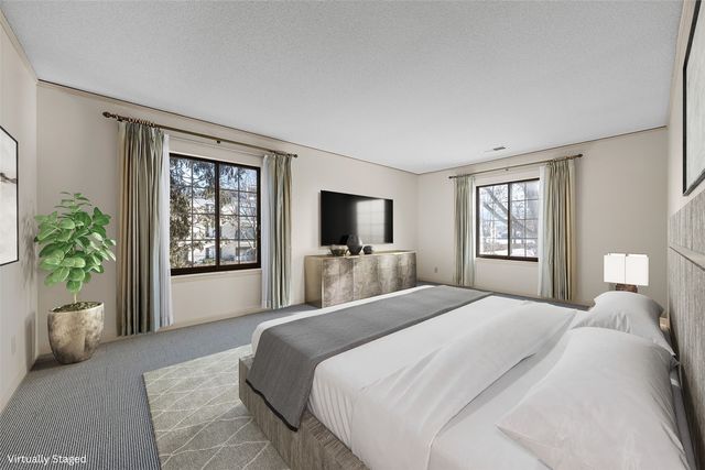 130 Thompson Dr SE 210, Cedar Rapids, IA 52403