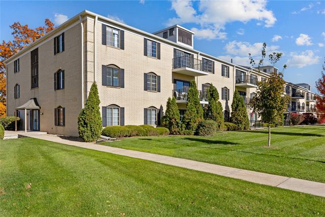 130 Thompson Dr SE 210, Cedar Rapids, IA 52403