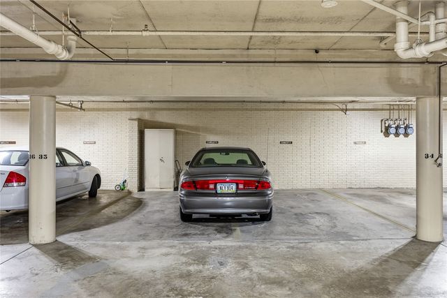 130 Thompson Dr SE 210, Cedar Rapids, IA 52403