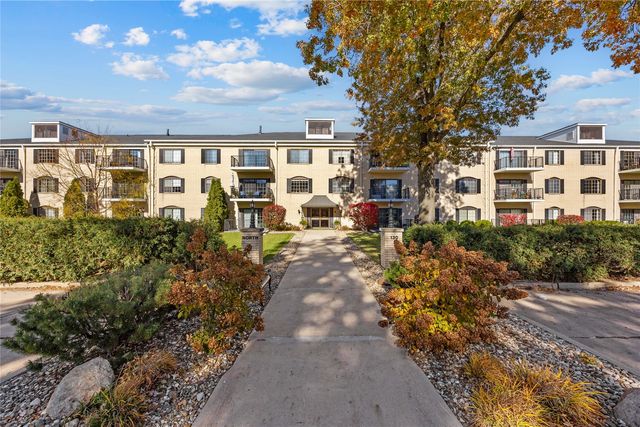 130 Thompson Dr SE 210, Cedar Rapids, IA 52403