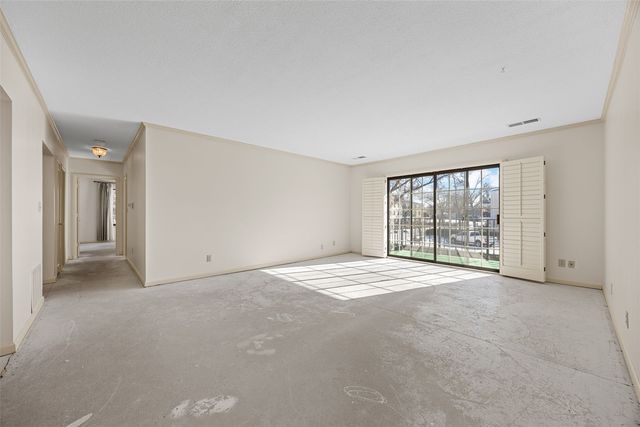 130 Thompson Dr SE 210, Cedar Rapids, IA 52403