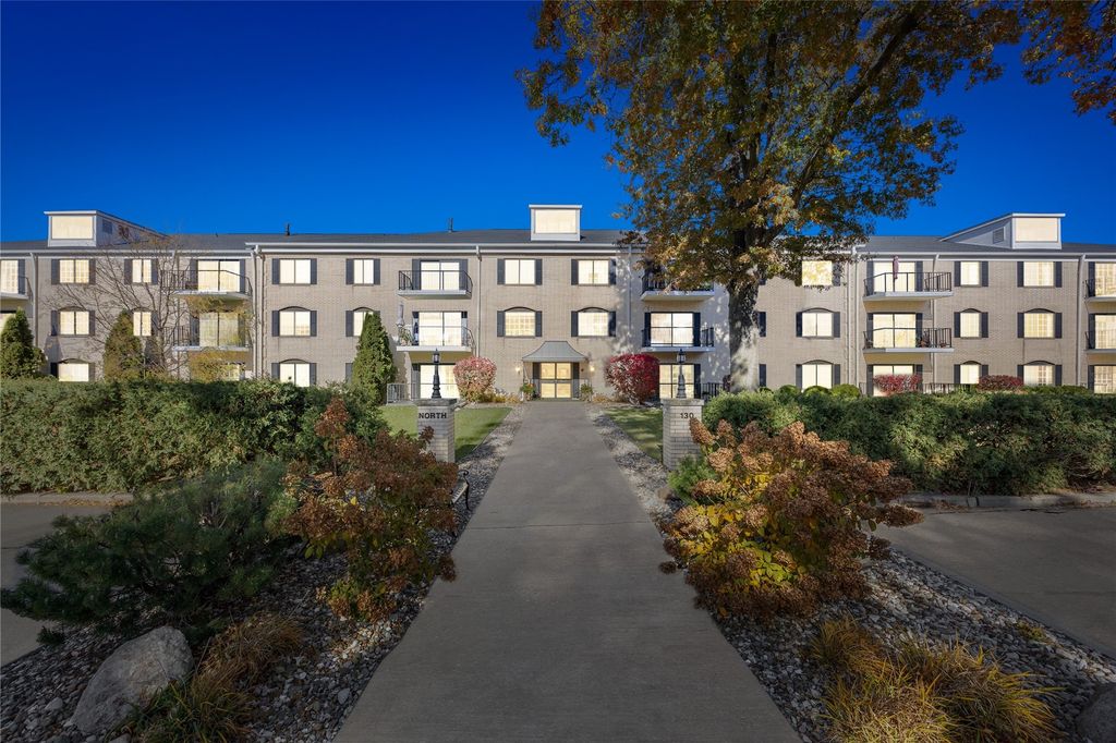 130 Thompson Dr SE 210, Cedar Rapids, IA 52403