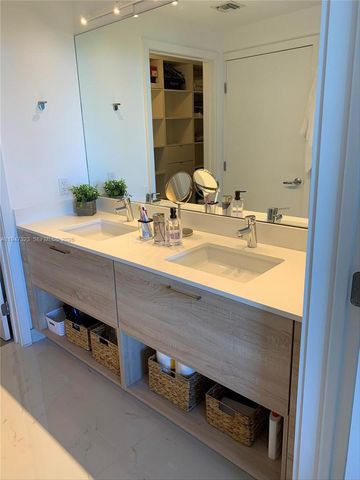 16385 Biscayne Blvd 1417, North Miami Beach, FL 33160