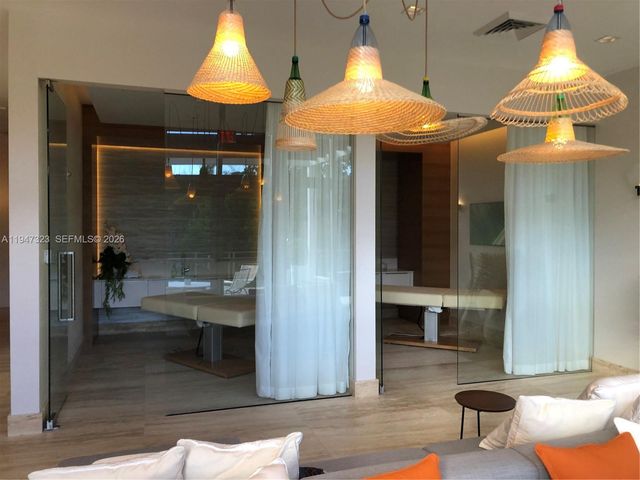 16385 Biscayne Blvd 1417, North Miami Beach, FL 33160